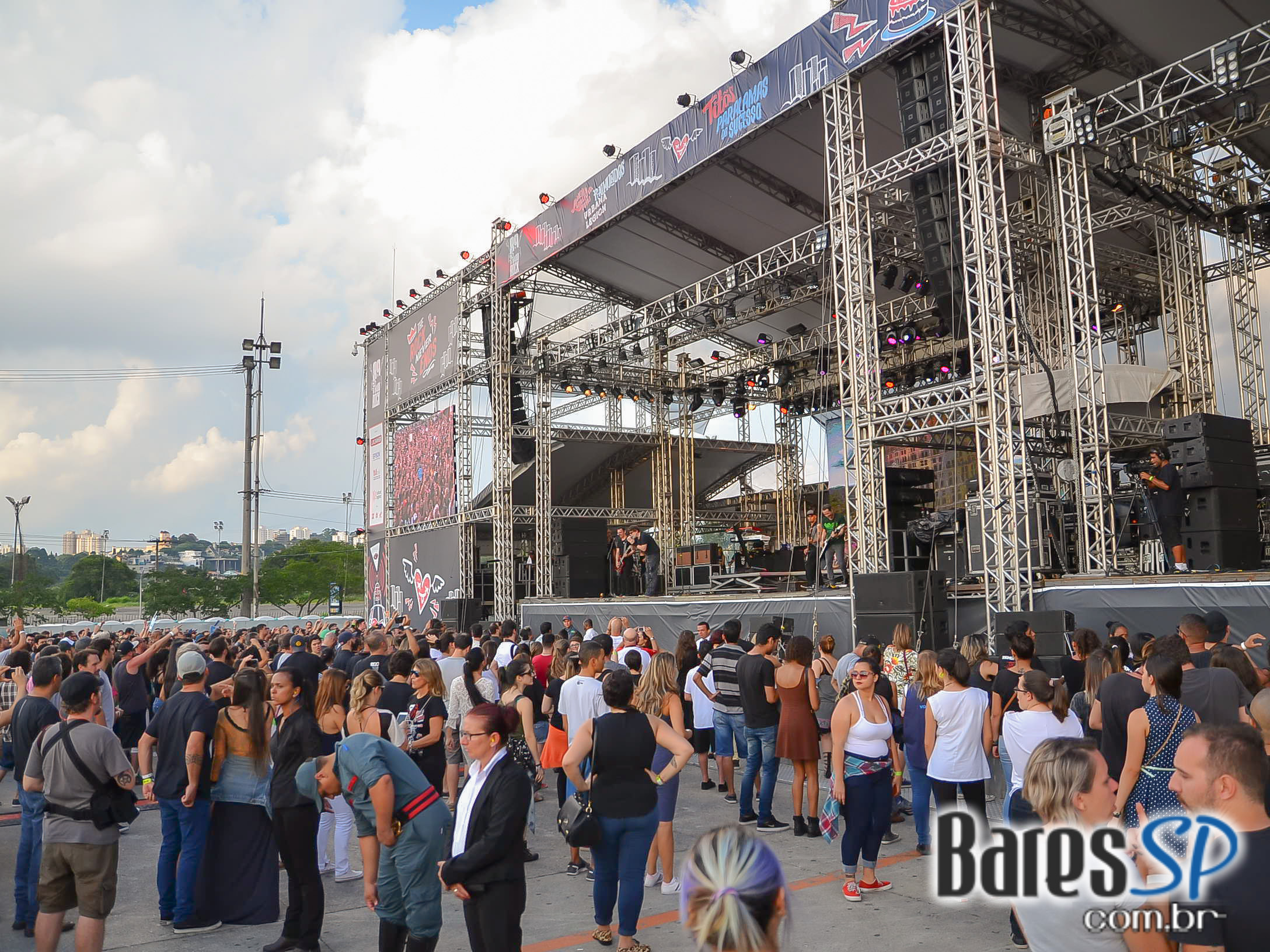 89FM reuniu Paralamas, Titãs, Pitty, Raimundos, CPM22 e mais em show para celebrar seus 30 anos na Arena Anhembi 89FM reuniu Paralamas, Titãs, Pitty, Raimundos, CPM22 e mais em show para celebrar seus 30 anos na Arena Anhembi