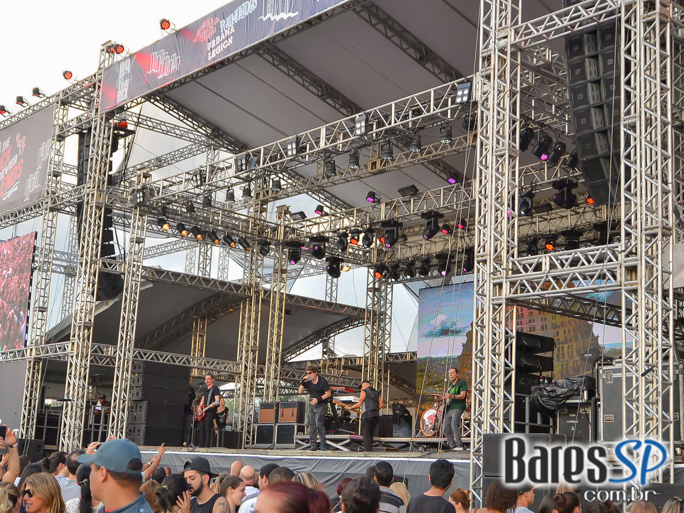 89FM reuniu Paralamas, Titãs, Pitty, Raimundos, CPM22 e mais em show para celebrar seus 30 anos na Arena Anhembi 89FM reuniu Paralamas, Titãs, Pitty, Raimundos, CPM22 e mais em show para celebrar seus 30 anos na Arena Anhembi