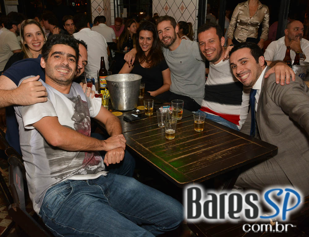 DJ Mass animou a noite de quinta-feira no Quitandinha bar na quinta DJ Mass animou a noite de quinta-feira no Quitandinha bar na quinta