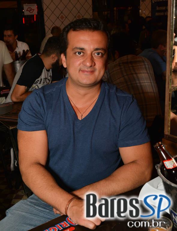 DJ Mass animou a noite de quinta-feira no Quitandinha bar na quinta DJ Mass animou a noite de quinta-feira no Quitandinha bar na quinta