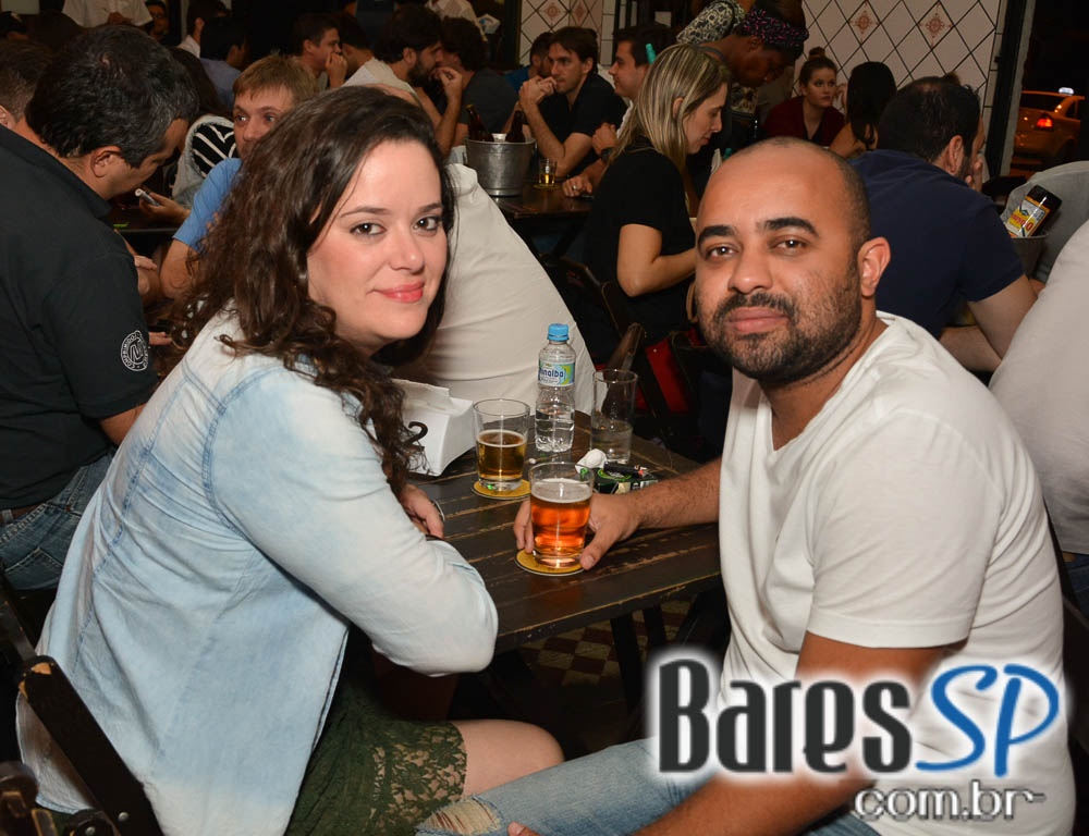 DJ Mass animou a noite de quinta-feira no Quitandinha bar na quinta DJ Mass animou a noite de quinta-feira no Quitandinha bar na quinta