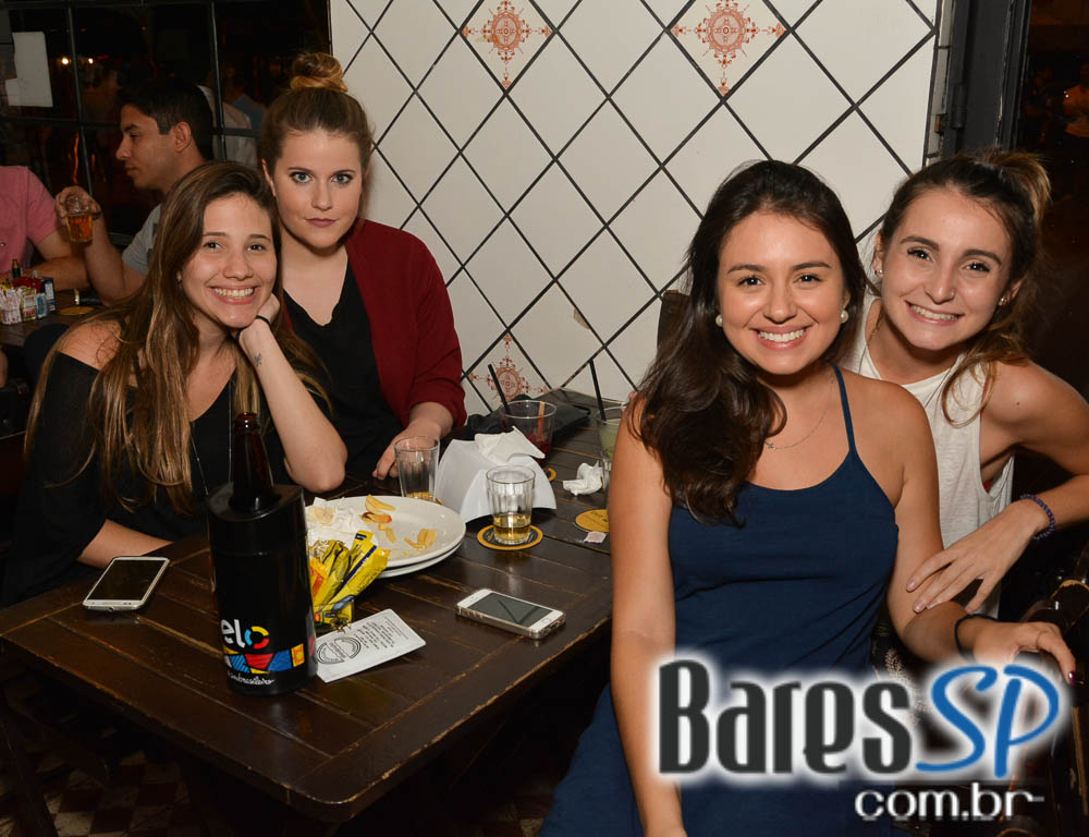 DJ Mass animou a noite de quinta-feira no Quitandinha bar na quinta DJ Mass animou a noite de quinta-feira no Quitandinha bar na quinta