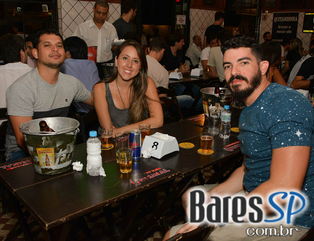 DJ Mass animou a noite de quinta-feira no Quitandinha bar na quinta DJ Mass animou a noite de quinta-feira no Quitandinha bar na quinta