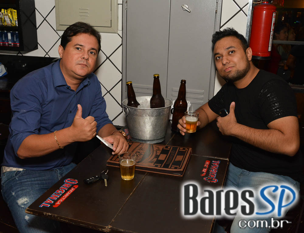 DJ Mass animou a noite de quinta-feira no Quitandinha bar na quinta DJ Mass animou a noite de quinta-feira no Quitandinha bar na quinta