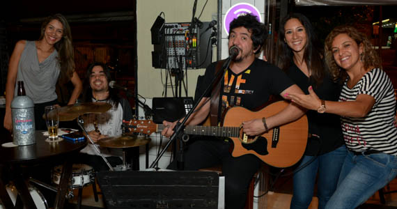 Bruno Manteiga se apresentou no palco do Bar Providência