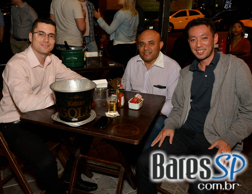 Happy hour divertido e animado agitou o Paralelo 12:27 da Vila Mariana Happy hour divertido e animado agitou o Paralelo 12:27 da Vila Mariana