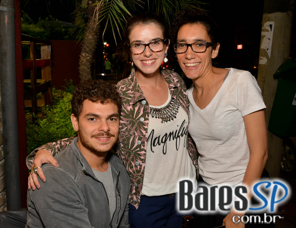 Happy hour divertido e animado agitou o Paralelo 12:27 da Vila Mariana Happy hour divertido e animado agitou o Paralelo 12:27 da Vila Mariana