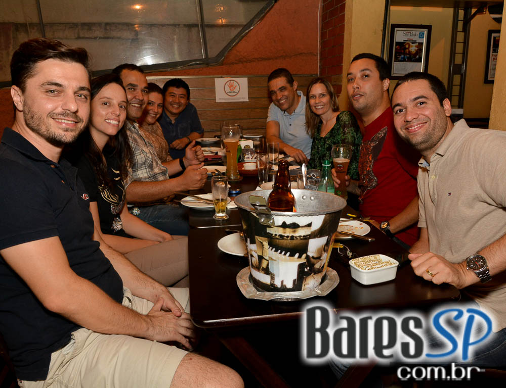 Happy hour divertido e animado agitou o Paralelo 12:27 da Vila Mariana Happy hour divertido e animado agitou o Paralelo 12:27 da Vila Mariana