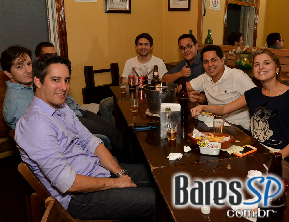 Happy hour divertido e animado agitou o Paralelo 12:27 da Vila Mariana Happy hour divertido e animado agitou o Paralelo 12:27 da Vila Mariana