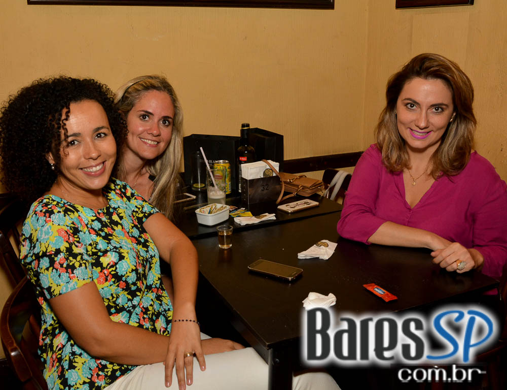 Happy hour divertido e animado agitou o Paralelo 12:27 da Vila Mariana Happy hour divertido e animado agitou o Paralelo 12:27 da Vila Mariana