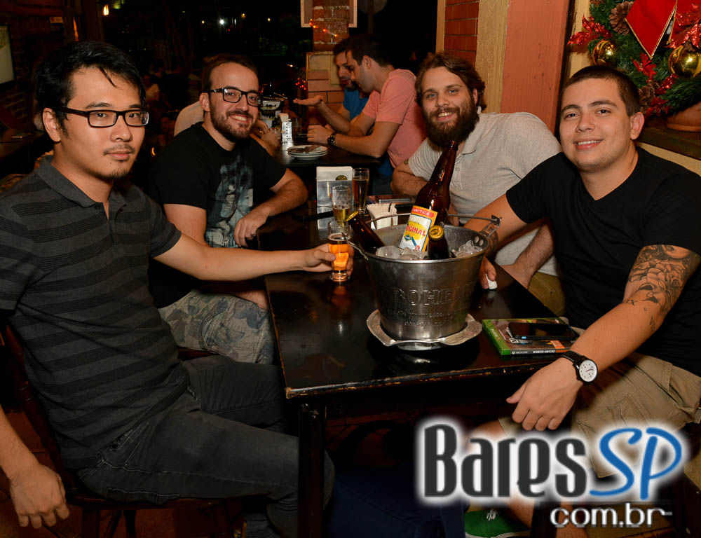 Happy hour divertido e animado agitou o Paralelo 12:27 da Vila Mariana Happy hour divertido e animado agitou o Paralelo 12:27 da Vila Mariana