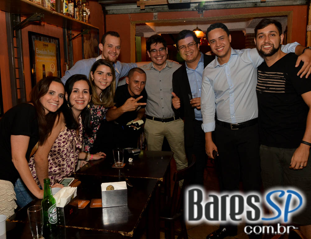 Happy hour divertido e animado agitou o Paralelo 12:27 da Vila Mariana Happy hour divertido e animado agitou o Paralelo 12:27 da Vila Mariana