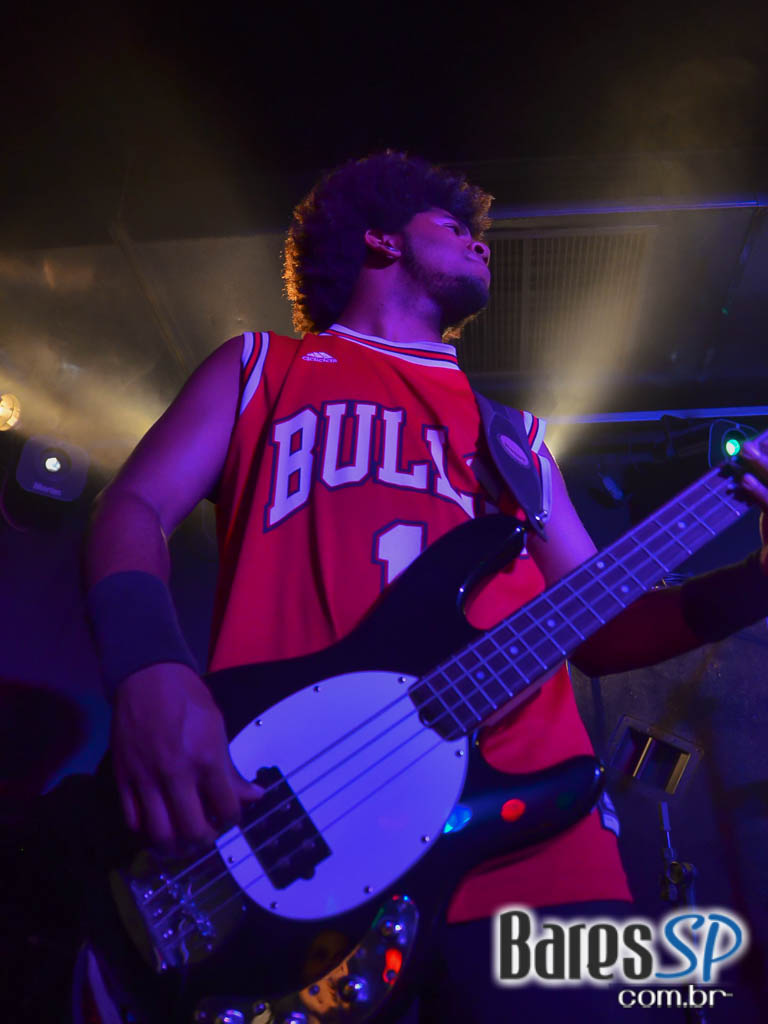 Morrison Rock Bar apresentou bandas covers do Charlie Brown Jr, System of Down e Red Hot Chilli Peppers Morrison Rock Bar apresentou bandas covers do Charlie Brown Jr, System of Down e Red Hot Chilli Peppers