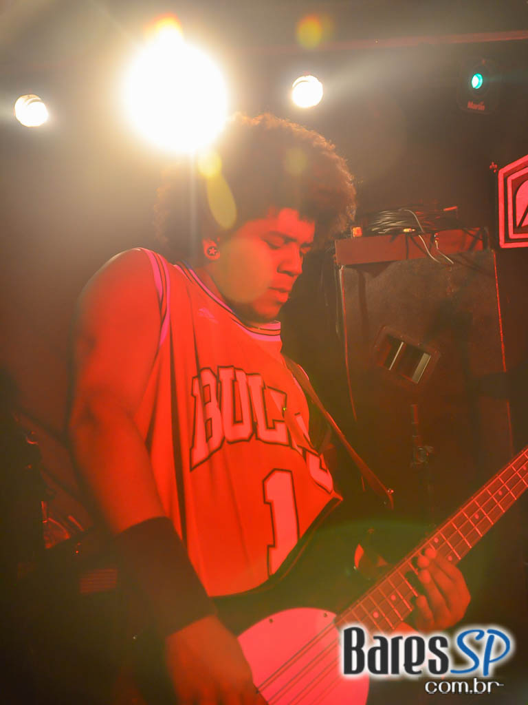 Morrison Rock Bar apresentou bandas covers do Charlie Brown Jr, System of Down e Red Hot Chilli Peppers Morrison Rock Bar apresentou bandas covers do Charlie Brown Jr, System of Down e Red Hot Chilli Peppers