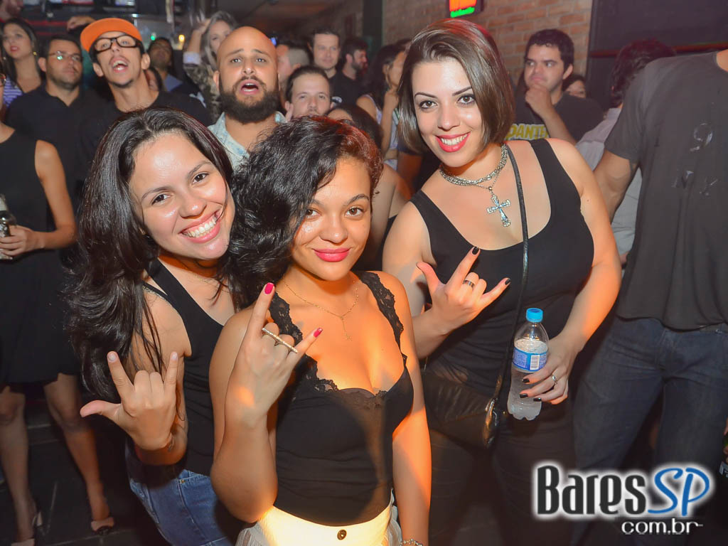 Morrison Rock Bar apresentou bandas covers do Charlie Brown Jr, System of Down e Red Hot Chilli Peppers Morrison Rock Bar apresentou bandas covers do Charlie Brown Jr, System of Down e Red Hot Chilli Peppers