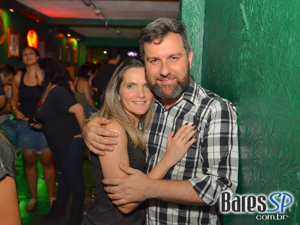 Morrison Rock Bar apresentou bandas covers do Charlie Brown Jr, System of Down e Red Hot Chilli Peppers Morrison Rock Bar apresentou bandas covers do Charlie Brown Jr, System of Down e Red Hot Chilli Peppers