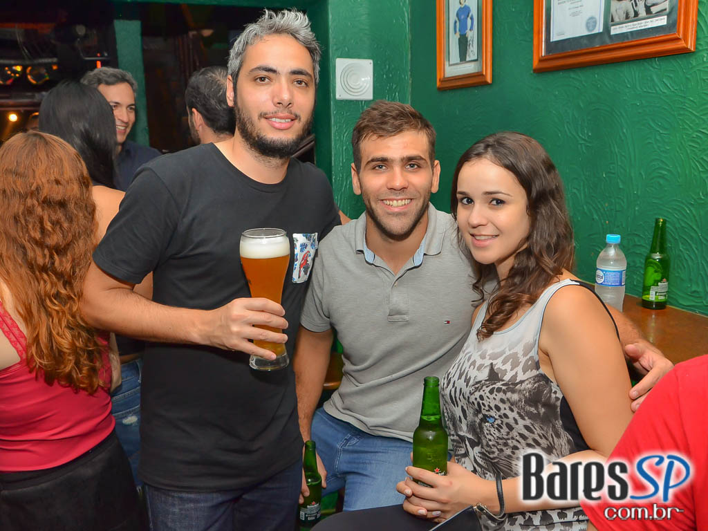 Morrison Rock Bar apresentou bandas covers do Charlie Brown Jr, System of Down e Red Hot Chilli Peppers Morrison Rock Bar apresentou bandas covers do Charlie Brown Jr, System of Down e Red Hot Chilli Peppers