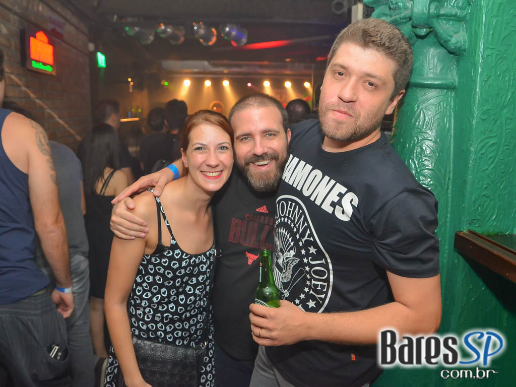 Morrison Rock Bar apresentou bandas covers do Charlie Brown Jr, System of Down e Red Hot Chilli Peppers Morrison Rock Bar apresentou bandas covers do Charlie Brown Jr, System of Down e Red Hot Chilli Peppers