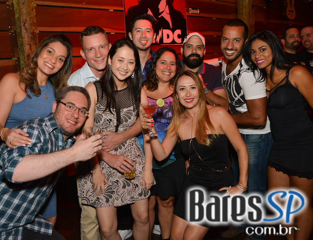 Banda Hot Rocks se apresentou neste sábado no Ozzy Pub com muito rock Banda Hot Rocks se apresentou neste sábado no Ozzy Pub com muito rock