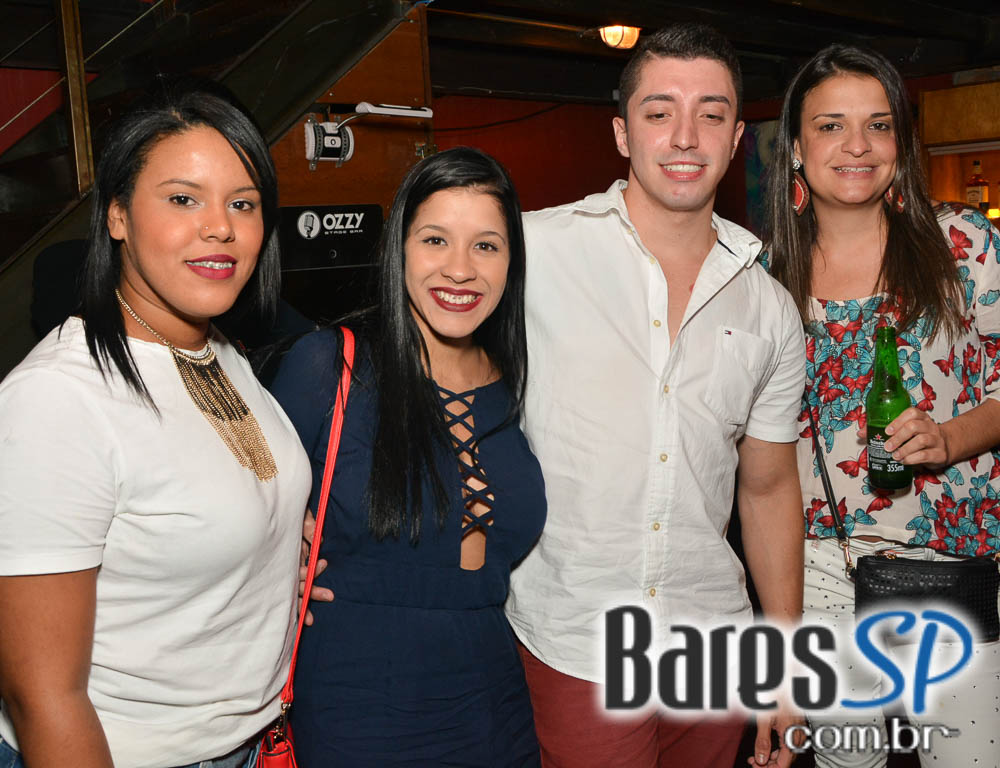 Banda Hot Rocks se apresentou neste sábado no Ozzy Pub com muito rock Banda Hot Rocks se apresentou neste sábado no Ozzy Pub com muito rock