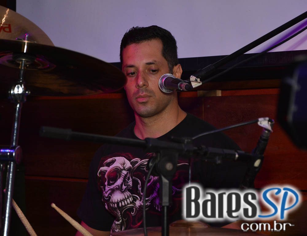 Banda Hot Rocks se apresentou neste sábado no Ozzy Pub com muito rock Banda Hot Rocks se apresentou neste sábado no Ozzy Pub com muito rock