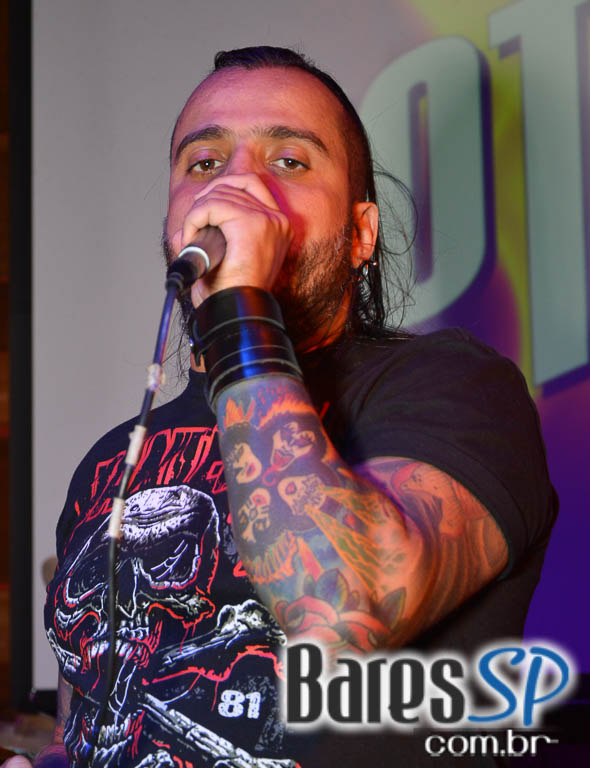 Banda Hot Rocks se apresentou neste sábado no Ozzy Pub com muito rock Banda Hot Rocks se apresentou neste sábado no Ozzy Pub com muito rock