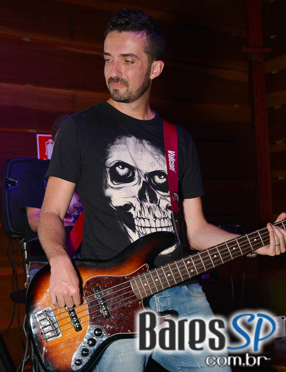 Banda Hot Rocks se apresentou neste sábado no Ozzy Pub com muito rock Banda Hot Rocks se apresentou neste sábado no Ozzy Pub com muito rock