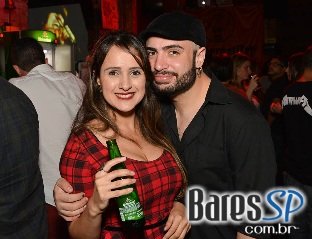 Banda Hot Rocks se apresentou neste sábado no Ozzy Pub com muito rock Banda Hot Rocks se apresentou neste sábado no Ozzy Pub com muito rock