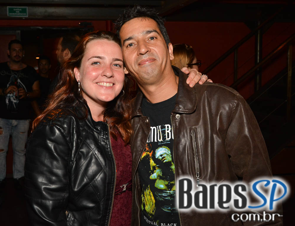 Banda Hot Rocks se apresentou neste sábado no Ozzy Pub com muito rock Banda Hot Rocks se apresentou neste sábado no Ozzy Pub com muito rock