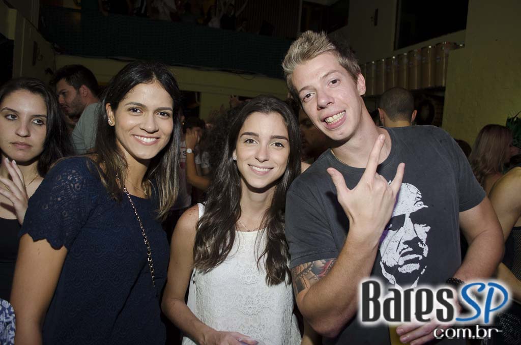 Bloco Domingo Ela Não Vai fez esquenta para o Carnaval 2016 no Jongo Reverendo Bloco Domingo Ela Não Vai fez esquenta para o Carnaval 2016 no Jongo Reverendo