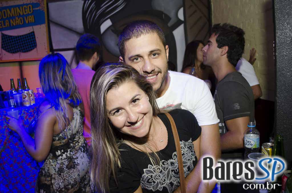 Bloco Domingo Ela Não Vai fez esquenta para o Carnaval 2016 no Jongo Reverendo Bloco Domingo Ela Não Vai fez esquenta para o Carnaval 2016 no Jongo Reverendo