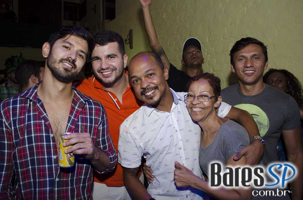 Bloco Domingo Ela Não Vai fez esquenta para o Carnaval 2016 no Jongo Reverendo Bloco Domingo Ela Não Vai fez esquenta para o Carnaval 2016 no Jongo Reverendo