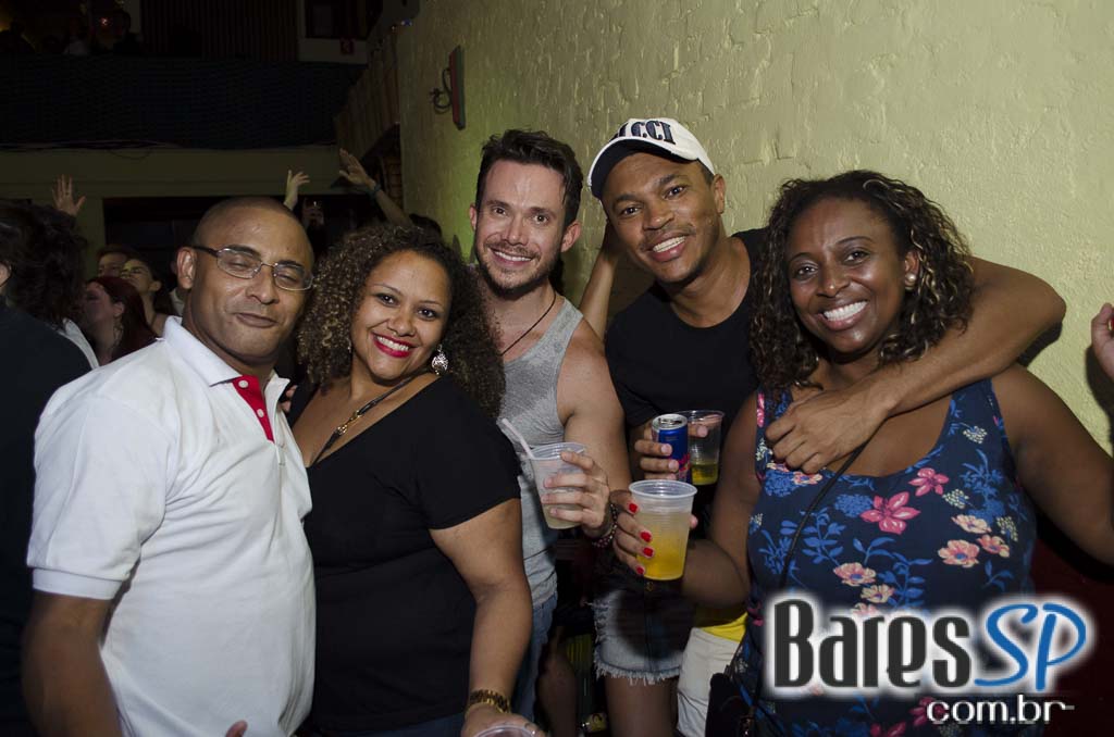 Bloco Domingo Ela Não Vai fez esquenta para o Carnaval 2016 no Jongo Reverendo Bloco Domingo Ela Não Vai fez esquenta para o Carnaval 2016 no Jongo Reverendo