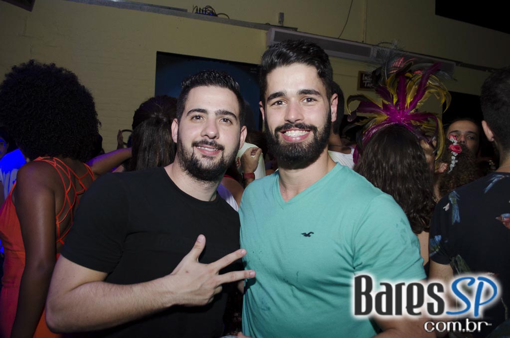 Bloco Domingo Ela Não Vai fez esquenta para o Carnaval 2016 no Jongo Reverendo Bloco Domingo Ela Não Vai fez esquenta para o Carnaval 2016 no Jongo Reverendo