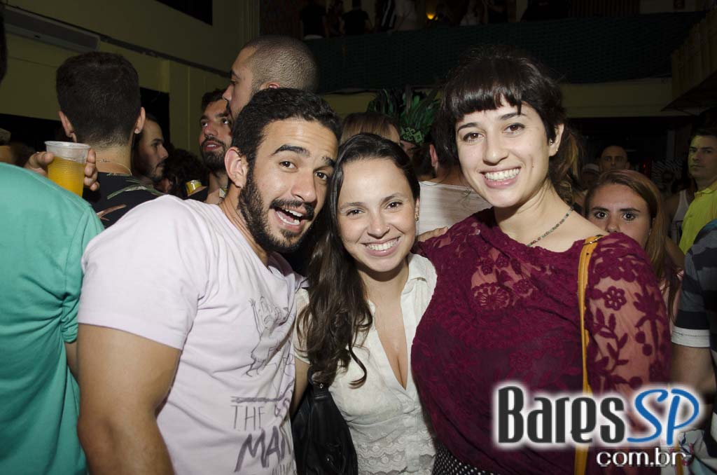 Bloco Domingo Ela Não Vai fez esquenta para o Carnaval 2016 no Jongo Reverendo Bloco Domingo Ela Não Vai fez esquenta para o Carnaval 2016 no Jongo Reverendo