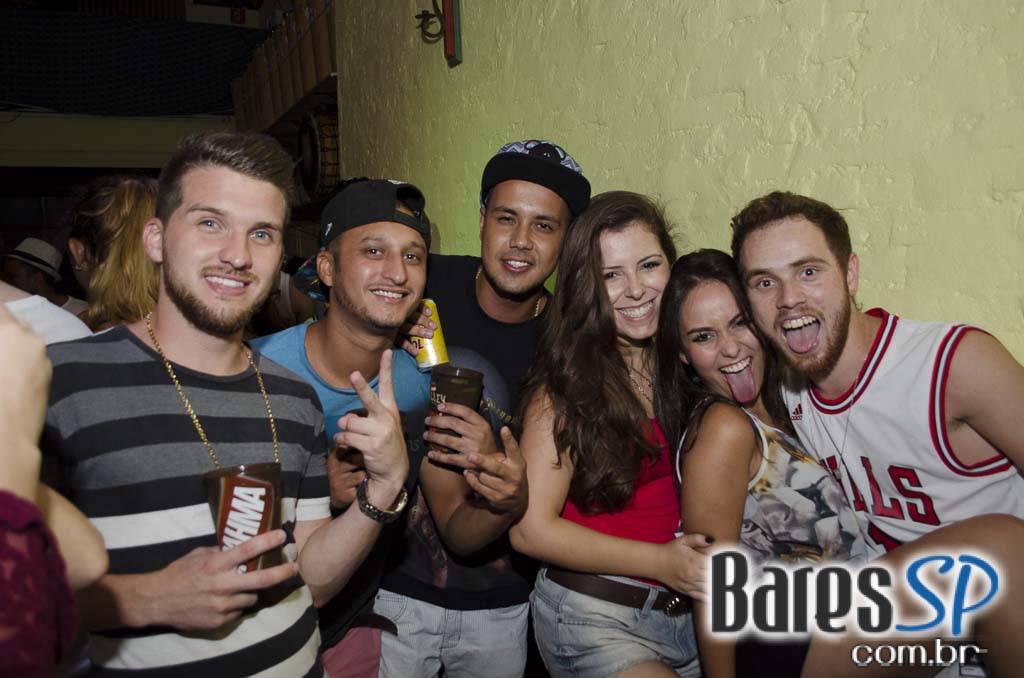 Bloco Domingo Ela Não Vai fez esquenta para o Carnaval 2016 no Jongo Reverendo Bloco Domingo Ela Não Vai fez esquenta para o Carnaval 2016 no Jongo Reverendo