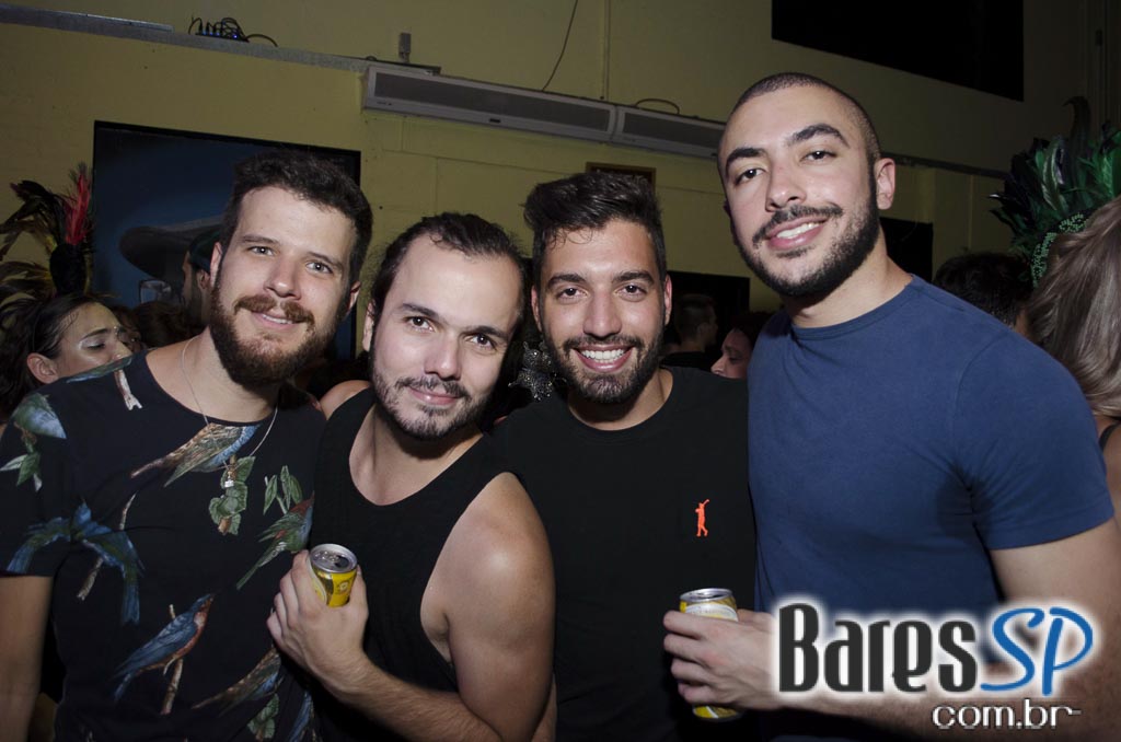 Bloco Domingo Ela Não Vai fez esquenta para o Carnaval 2016 no Jongo Reverendo Bloco Domingo Ela Não Vai fez esquenta para o Carnaval 2016 no Jongo Reverendo