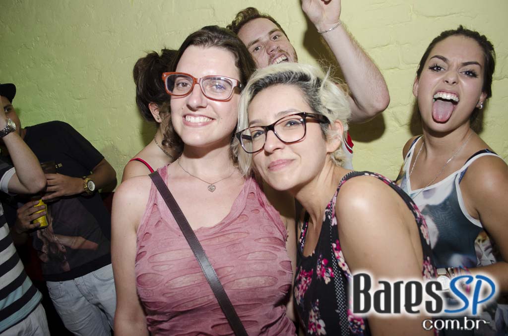 Bloco Domingo Ela Não Vai fez esquenta para o Carnaval 2016 no Jongo Reverendo Bloco Domingo Ela Não Vai fez esquenta para o Carnaval 2016 no Jongo Reverendo