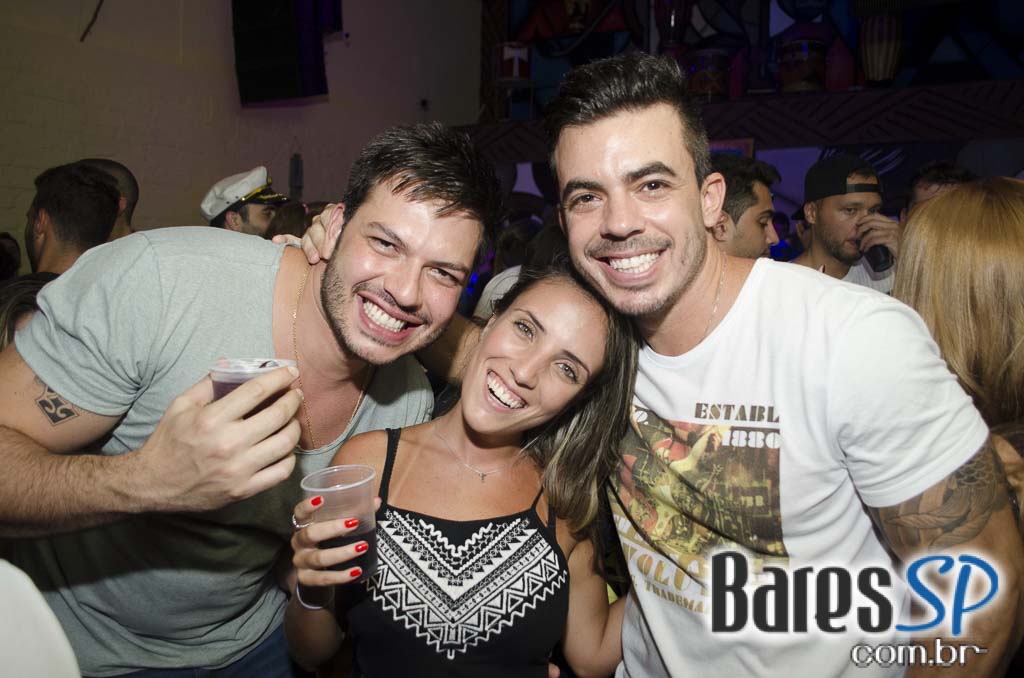 Bloco Domingo Ela Não Vai fez esquenta para o Carnaval 2016 no Jongo Reverendo Bloco Domingo Ela Não Vai fez esquenta para o Carnaval 2016 no Jongo Reverendo