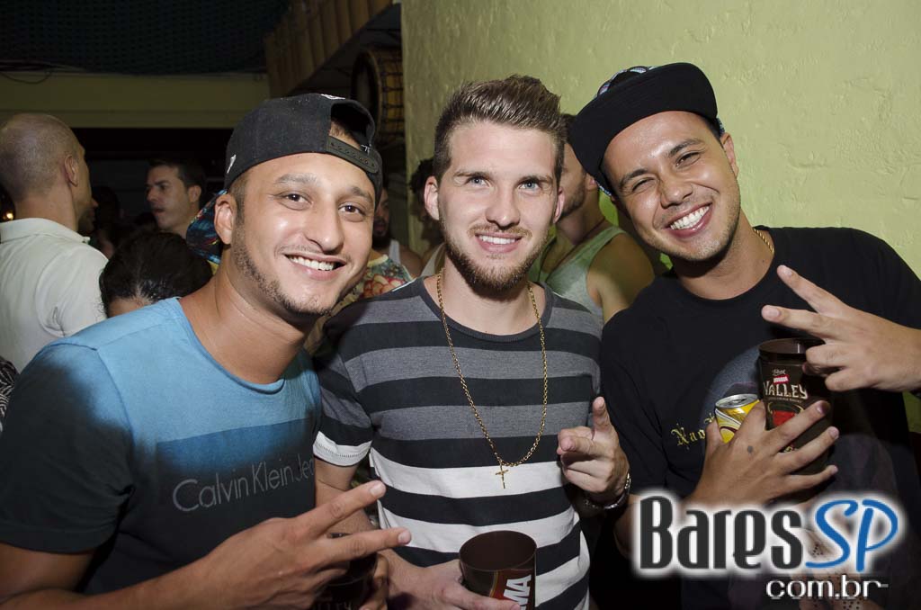 Bloco Domingo Ela Não Vai fez esquenta para o Carnaval 2016 no Jongo Reverendo Bloco Domingo Ela Não Vai fez esquenta para o Carnaval 2016 no Jongo Reverendo