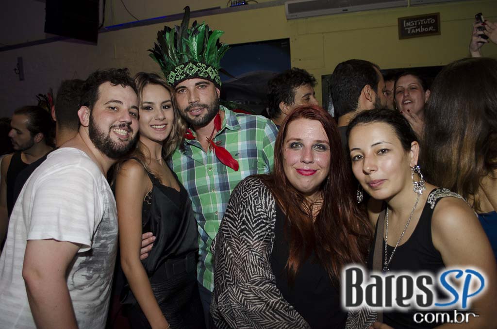 Bloco Domingo Ela Não Vai fez esquenta para o Carnaval 2016 no Jongo Reverendo Bloco Domingo Ela Não Vai fez esquenta para o Carnaval 2016 no Jongo Reverendo