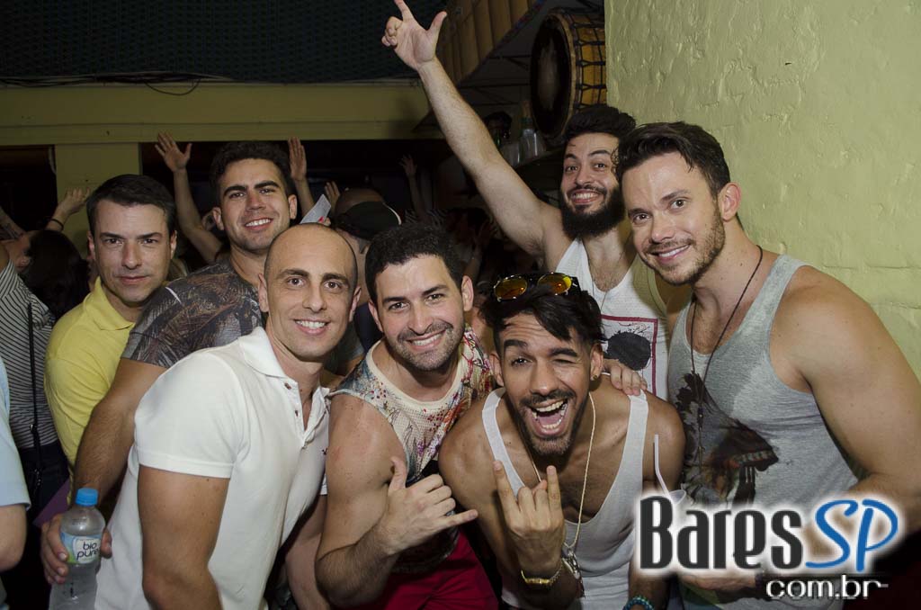 Bloco Domingo Ela Não Vai fez esquenta para o Carnaval 2016 no Jongo Reverendo Bloco Domingo Ela Não Vai fez esquenta para o Carnaval 2016 no Jongo Reverendo