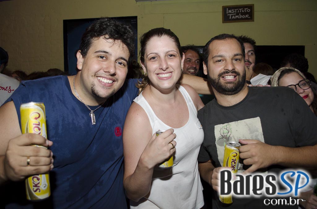 Bloco Domingo Ela Não Vai fez esquenta para o Carnaval 2016 no Jongo Reverendo Bloco Domingo Ela Não Vai fez esquenta para o Carnaval 2016 no Jongo Reverendo