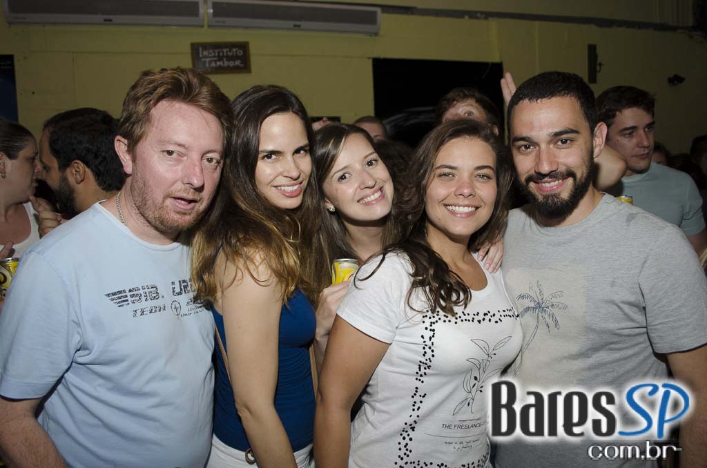 Bloco Domingo Ela Não Vai fez esquenta para o Carnaval 2016 no Jongo Reverendo Bloco Domingo Ela Não Vai fez esquenta para o Carnaval 2016 no Jongo Reverendo