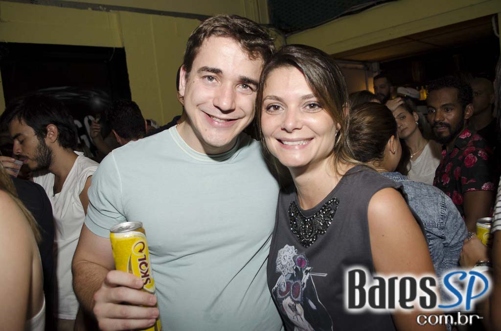 Bloco Domingo Ela Não Vai fez esquenta para o Carnaval 2016 no Jongo Reverendo Bloco Domingo Ela Não Vai fez esquenta para o Carnaval 2016 no Jongo Reverendo