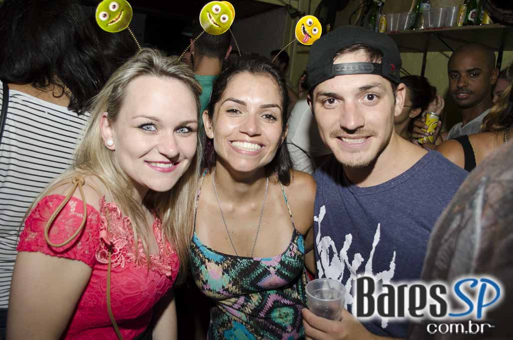 Bloco Domingo Ela Não Vai fez esquenta para o Carnaval 2016 no Jongo Reverendo Bloco Domingo Ela Não Vai fez esquenta para o Carnaval 2016 no Jongo Reverendo