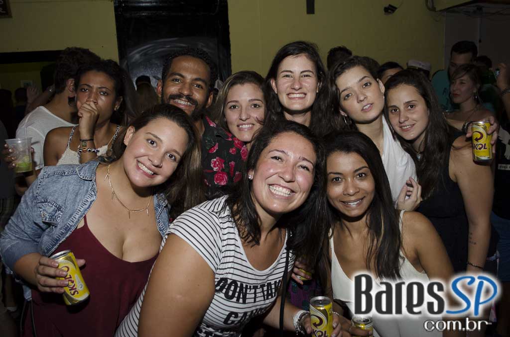 Bloco Domingo Ela Não Vai fez esquenta para o Carnaval 2016 no Jongo Reverendo Bloco Domingo Ela Não Vai fez esquenta para o Carnaval 2016 no Jongo Reverendo