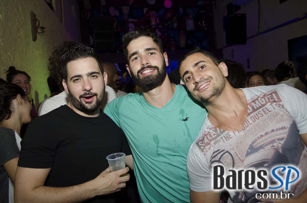 Bloco Domingo Ela Não Vai fez esquenta para o Carnaval 2016 no Jongo Reverendo Bloco Domingo Ela Não Vai fez esquenta para o Carnaval 2016 no Jongo Reverendo