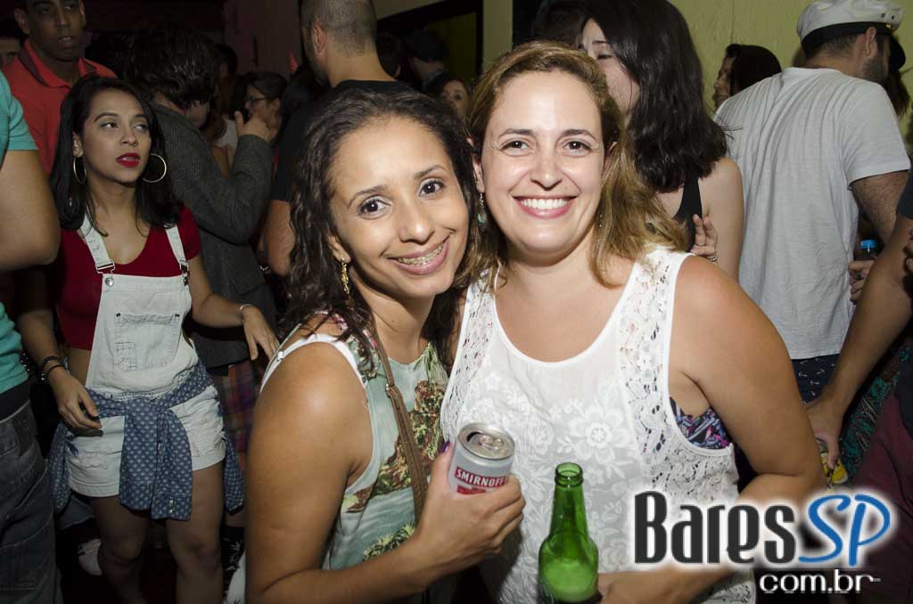 Bloco Domingo Ela Não Vai fez esquenta para o Carnaval 2016 no Jongo Reverendo Bloco Domingo Ela Não Vai fez esquenta para o Carnaval 2016 no Jongo Reverendo