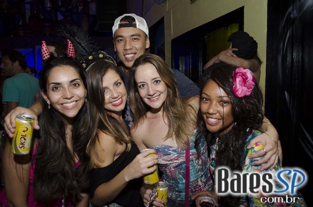 Bloco Domingo Ela Não Vai fez esquenta para o Carnaval 2016 no Jongo Reverendo Bloco Domingo Ela Não Vai fez esquenta para o Carnaval 2016 no Jongo Reverendo